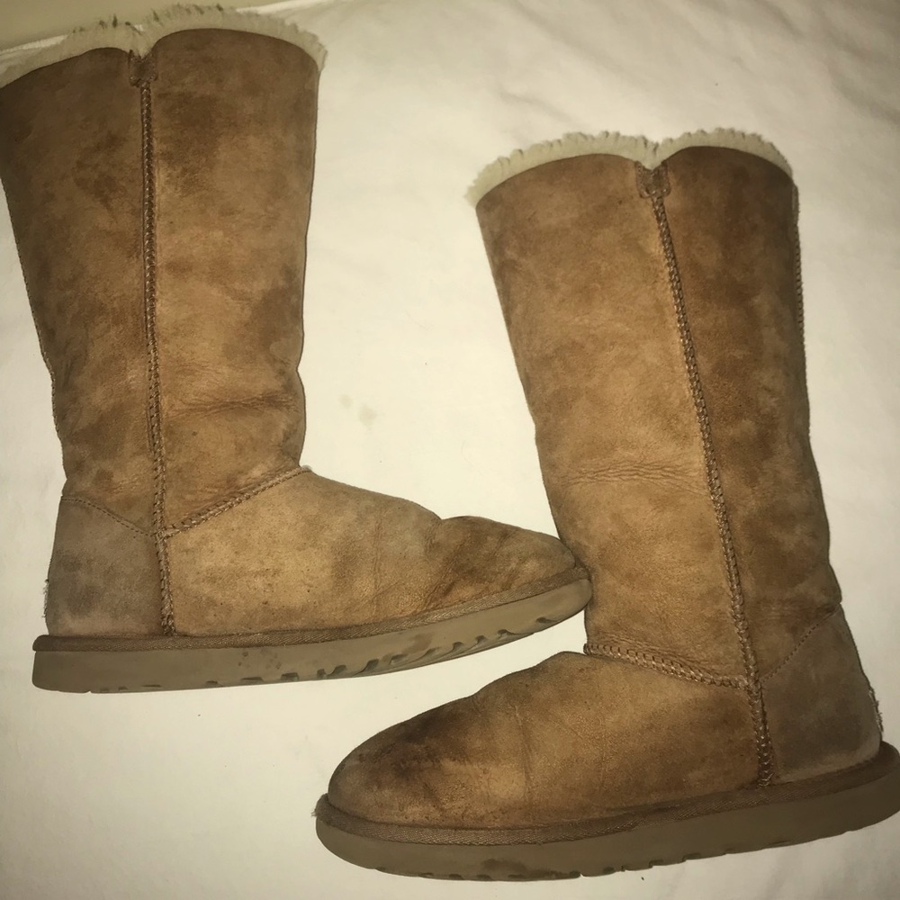 Triple Bailey Button Uggs - Picture 3 of 6